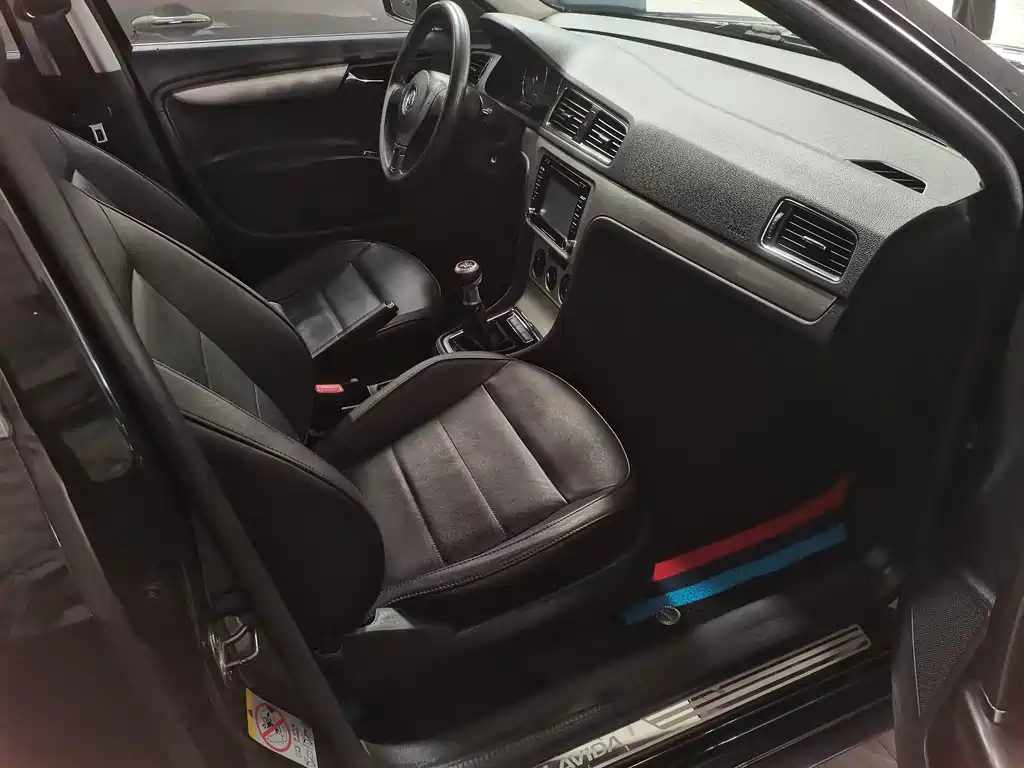 VOLKSWAGEN LAVIDA 2015