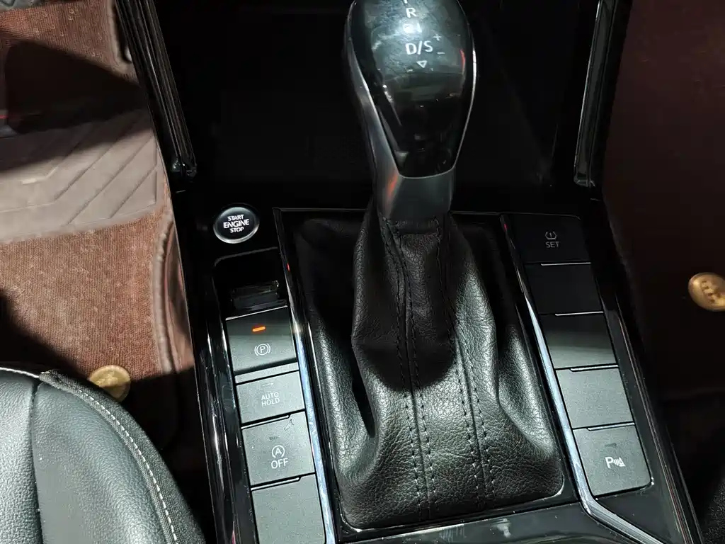 VOLKSWAGEN PASSAT 2020