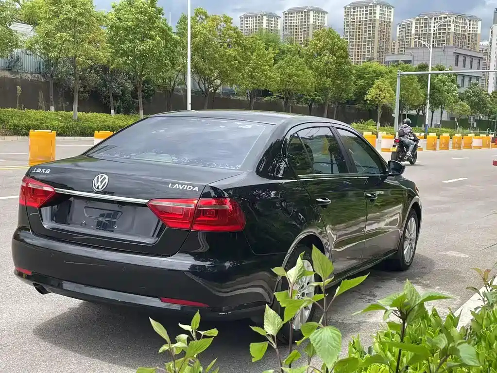 VOLKSWAGEN LAVIDA 2013