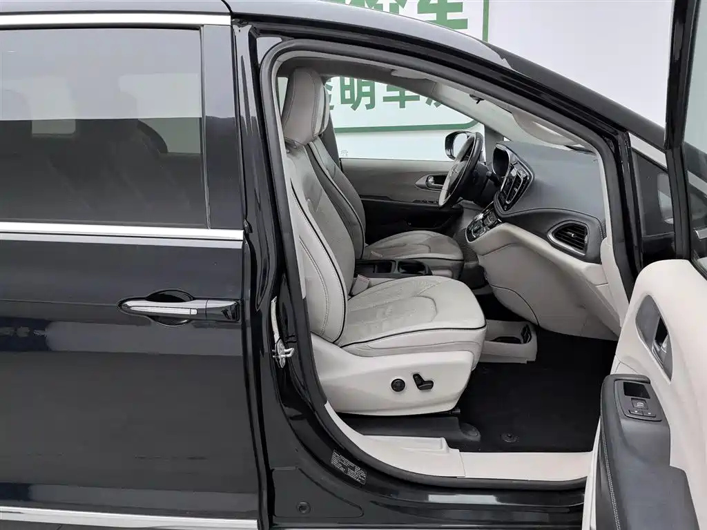 CHRYSLER BIG 捷龙PHEV IMPO 2019