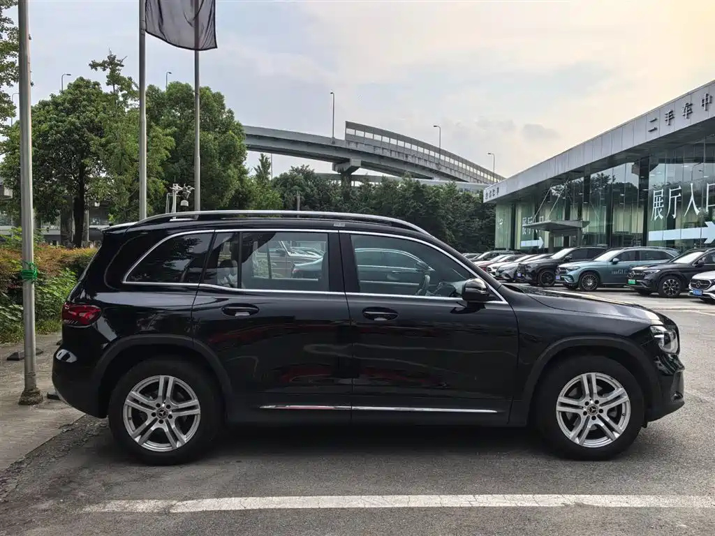 MERCEDES BENZ GLB 2023