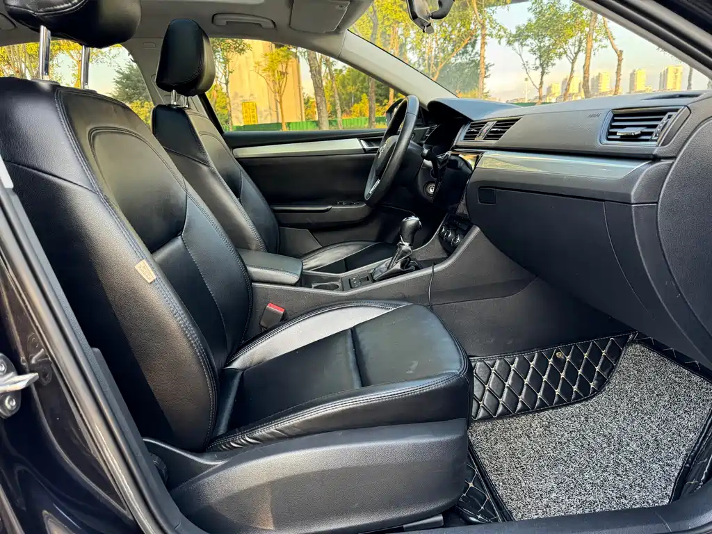 SKODA SUPERB 2019