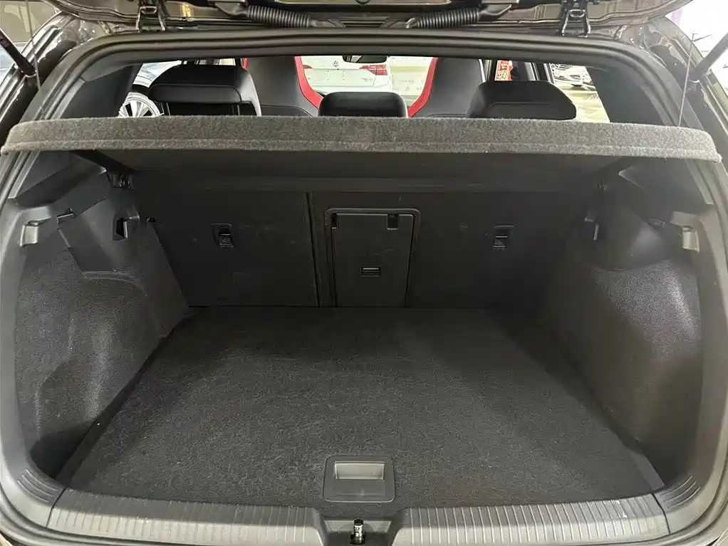 VOLKSWAGEN GOLF GTI 2024