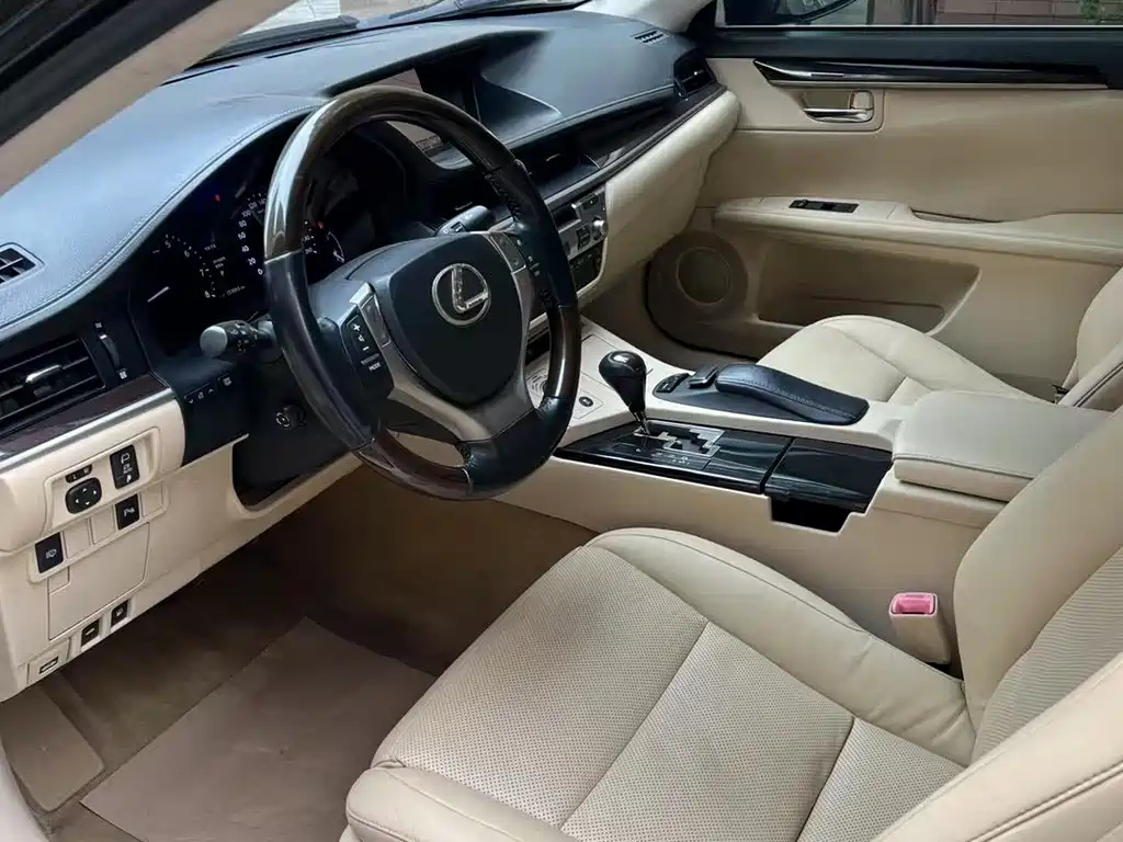 LEXUS ES 2013