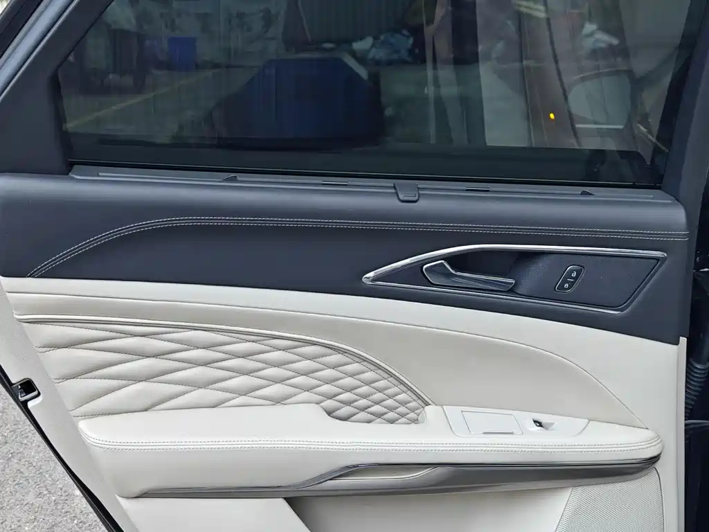 FORD TAURUS 2019