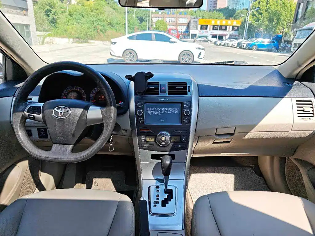 TOYOTA COROLLA 2013