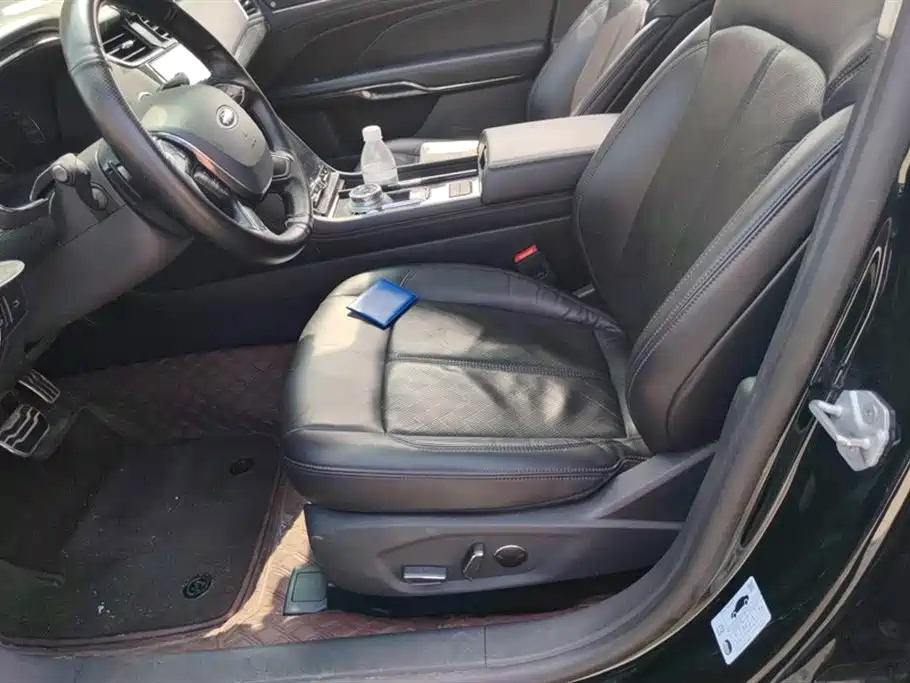 FORD TAURUS 2020