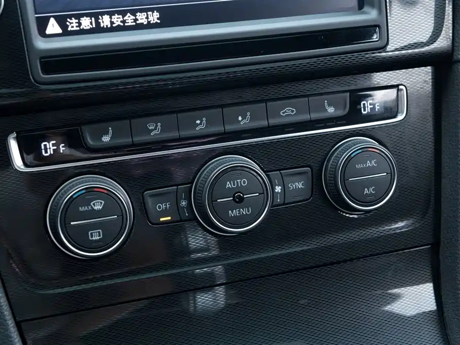 VOLKSWAGEN GOLF GTI 2016