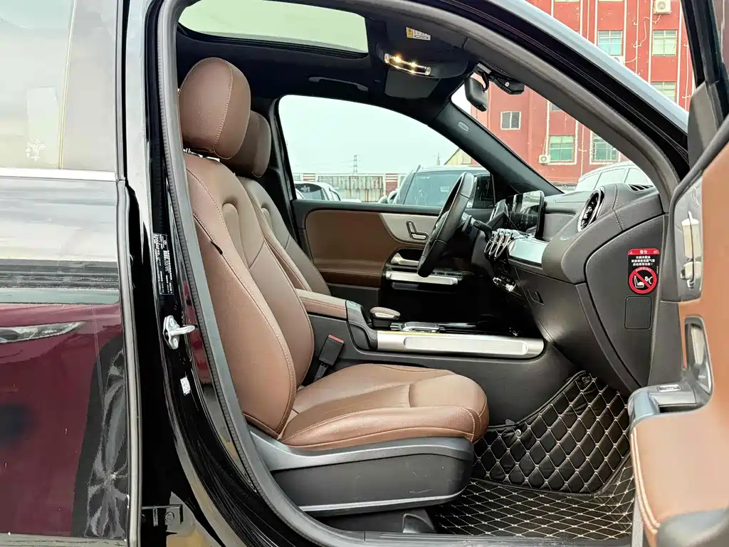 MERCEDES BENZ GLB 2023