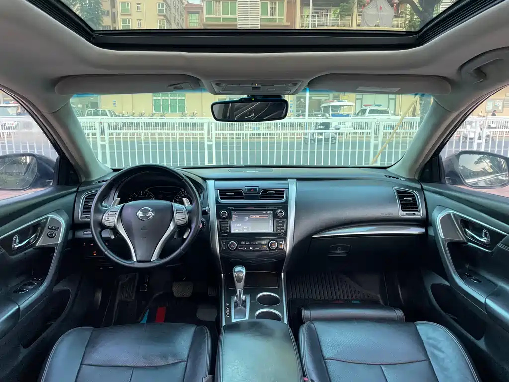 NISSAN TEANA 2015