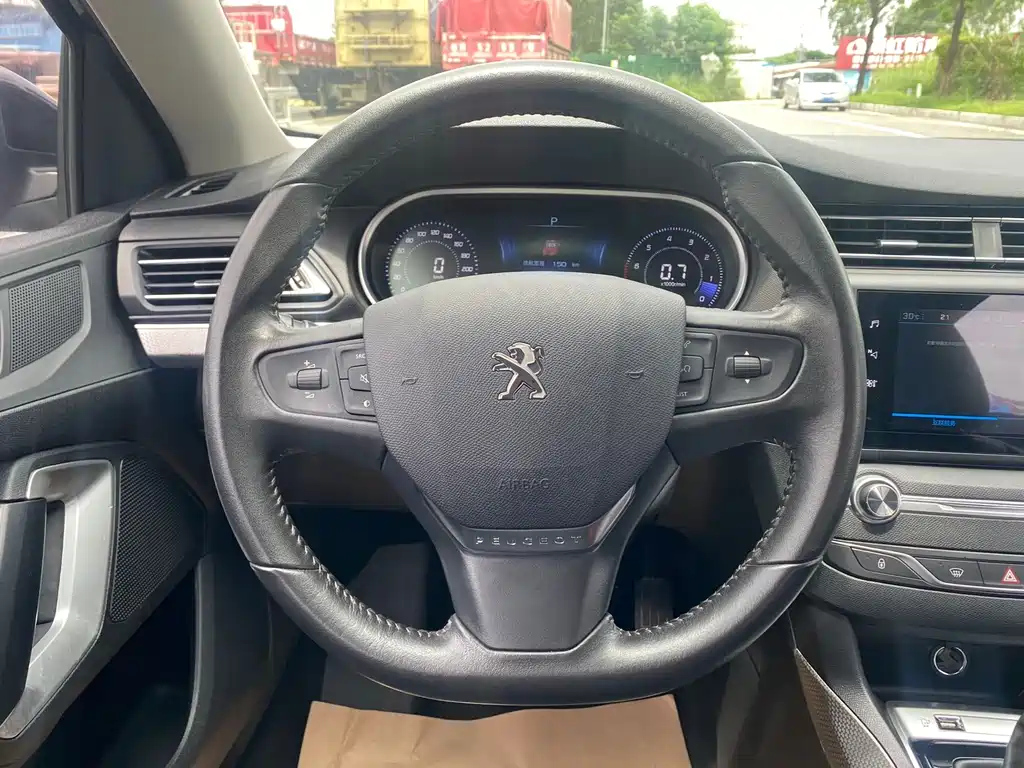 PEUGEOT 408 2019