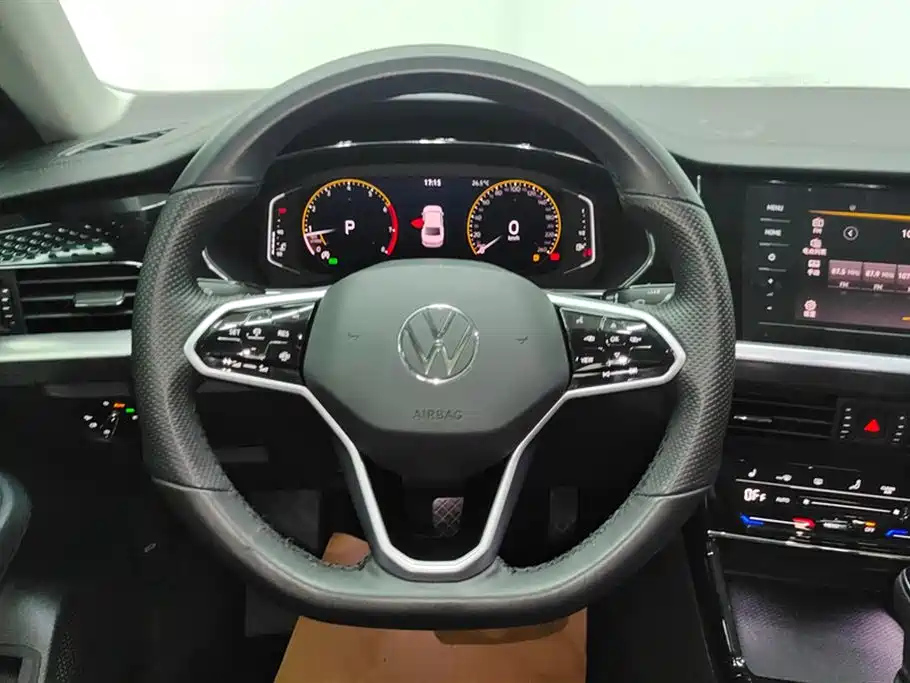 VOLKSWAGEN PASSAT 2023