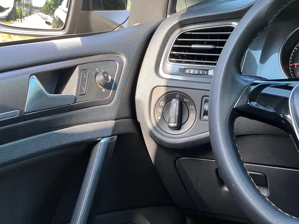 VOLKSWAGEN GOLF 2017