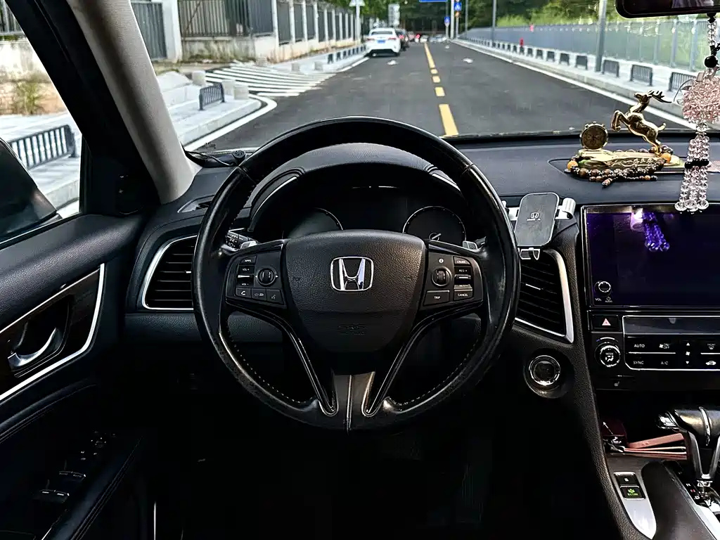 HONDA AVANCIER 2017