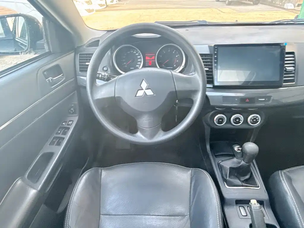 MITSUBISHI LANCER EX 2011