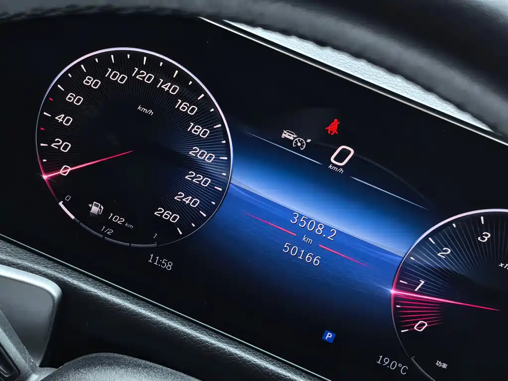 MERCEDES BENZ GLB 2024