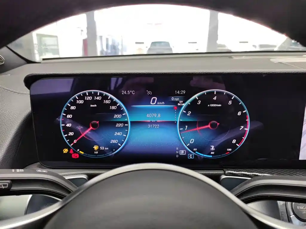 MERCEDES BENZ GLB 2023