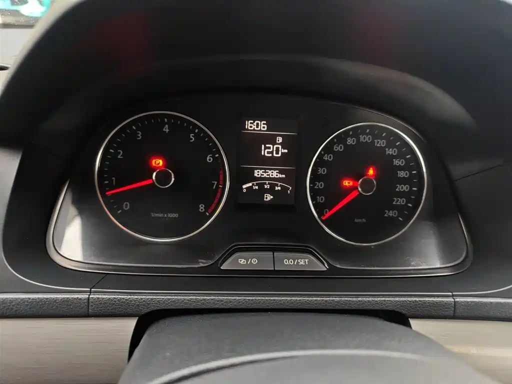 VOLKSWAGEN LAVIDA 2013