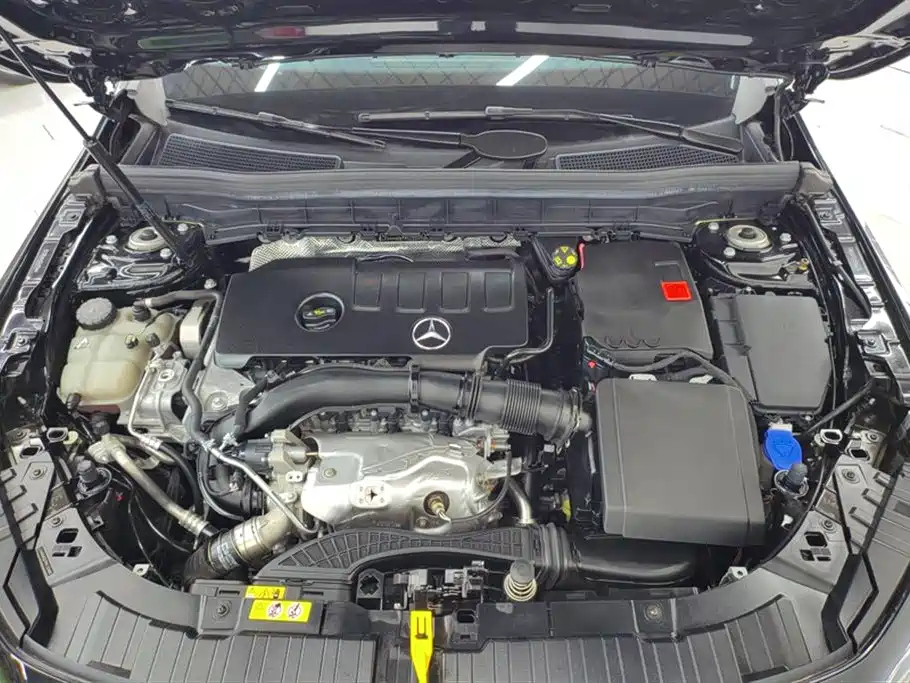 MERCEDES BENZ GLB 2023