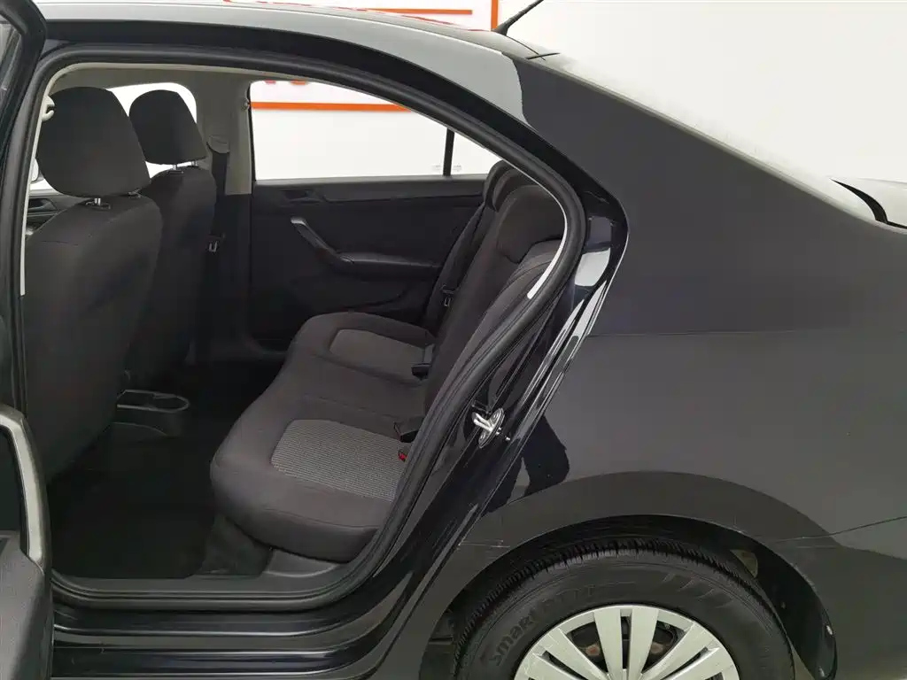 VOLKSWAGEN SANTANA 2016