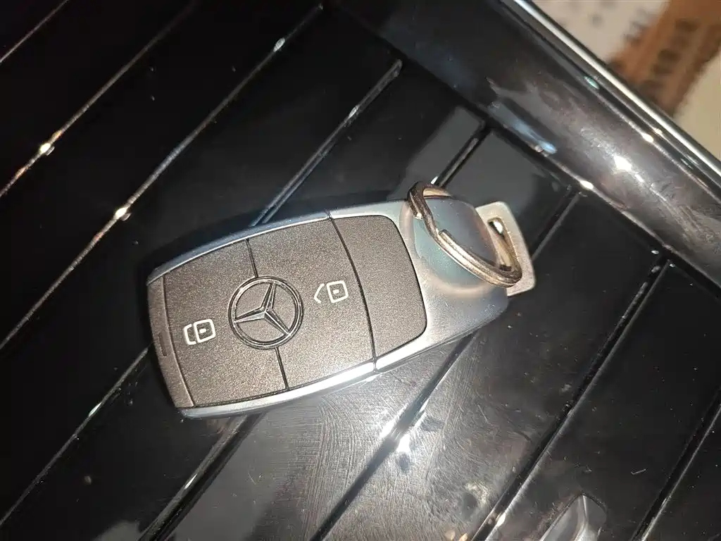 MERCEDES BENZ GLB 2023