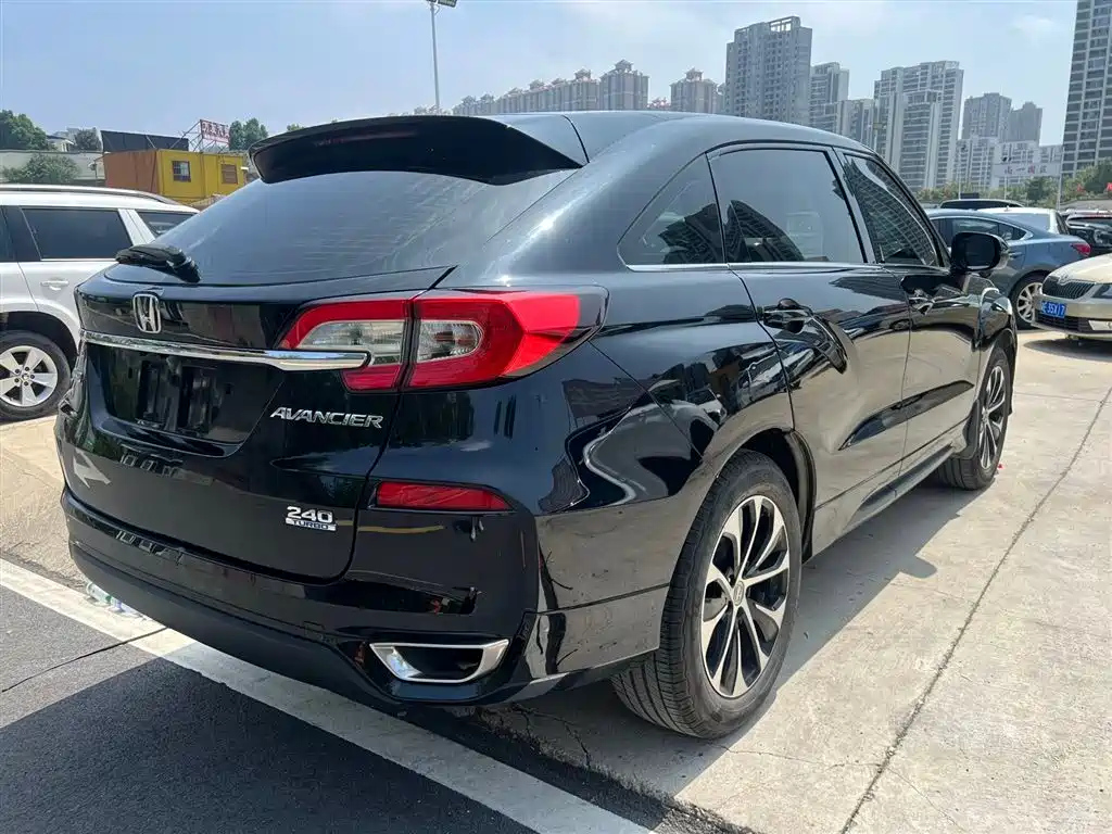 HONDA AVANCIER 2017