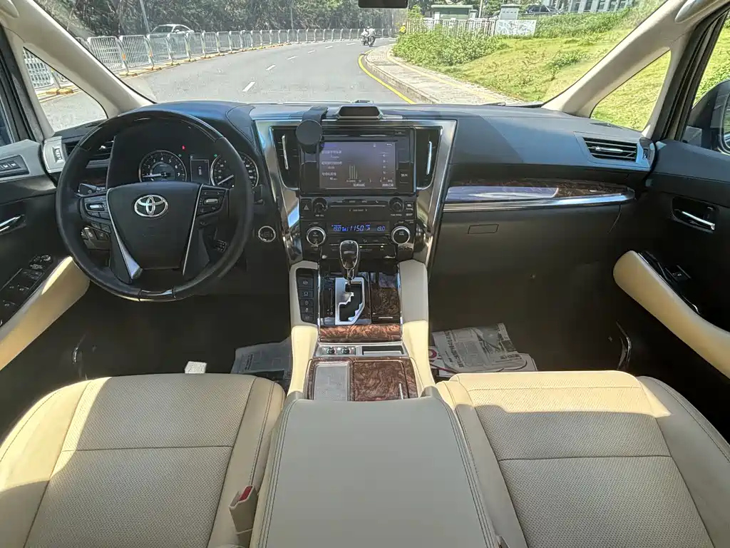 TOYOTA ALPHARD 2018