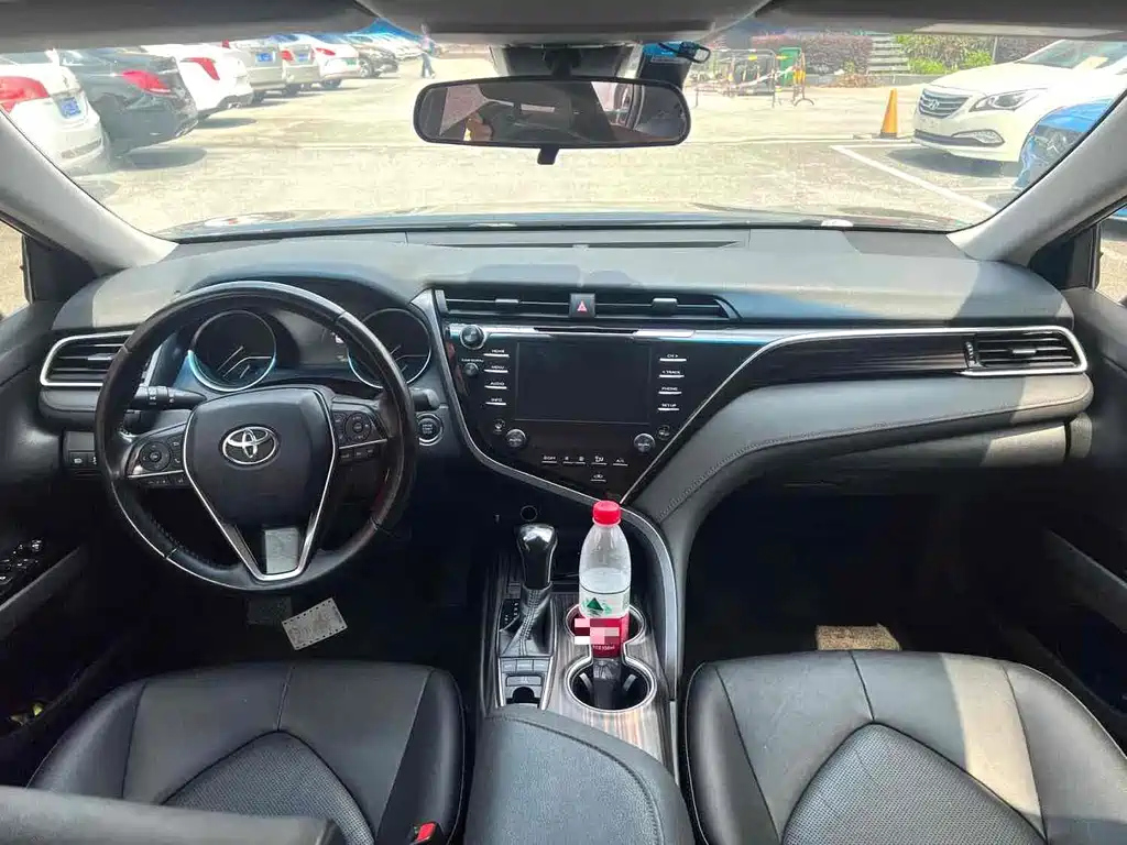 TOYOTA CAMRY 2018