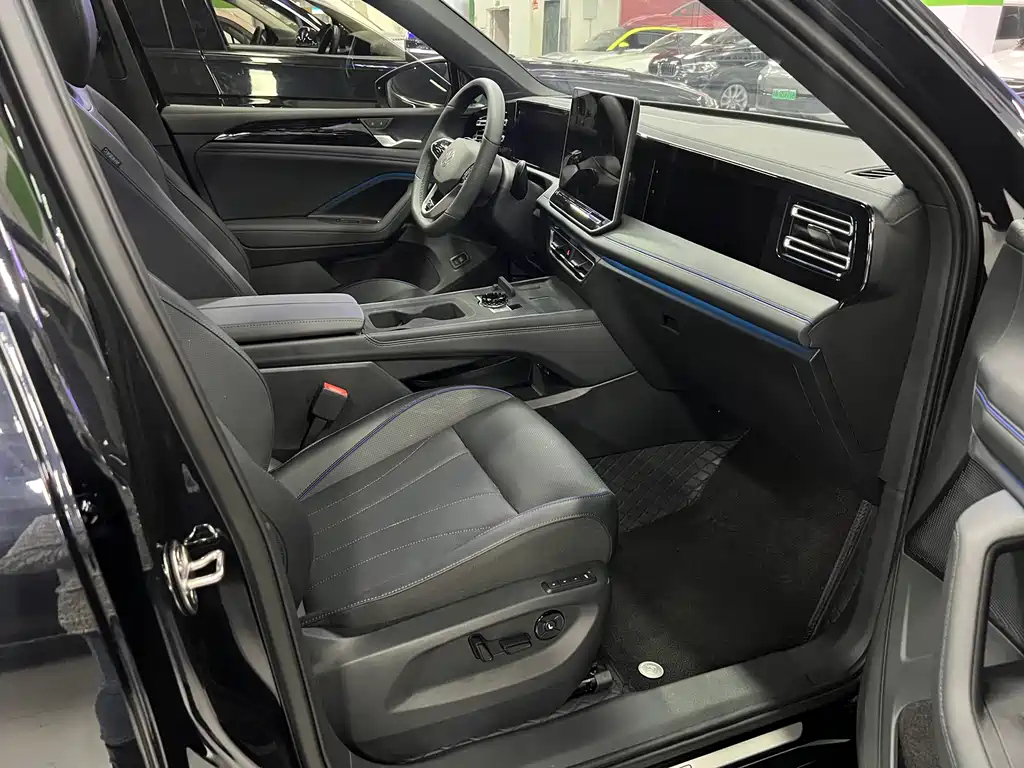 VOLKSWAGEN TIGUAN L 2025