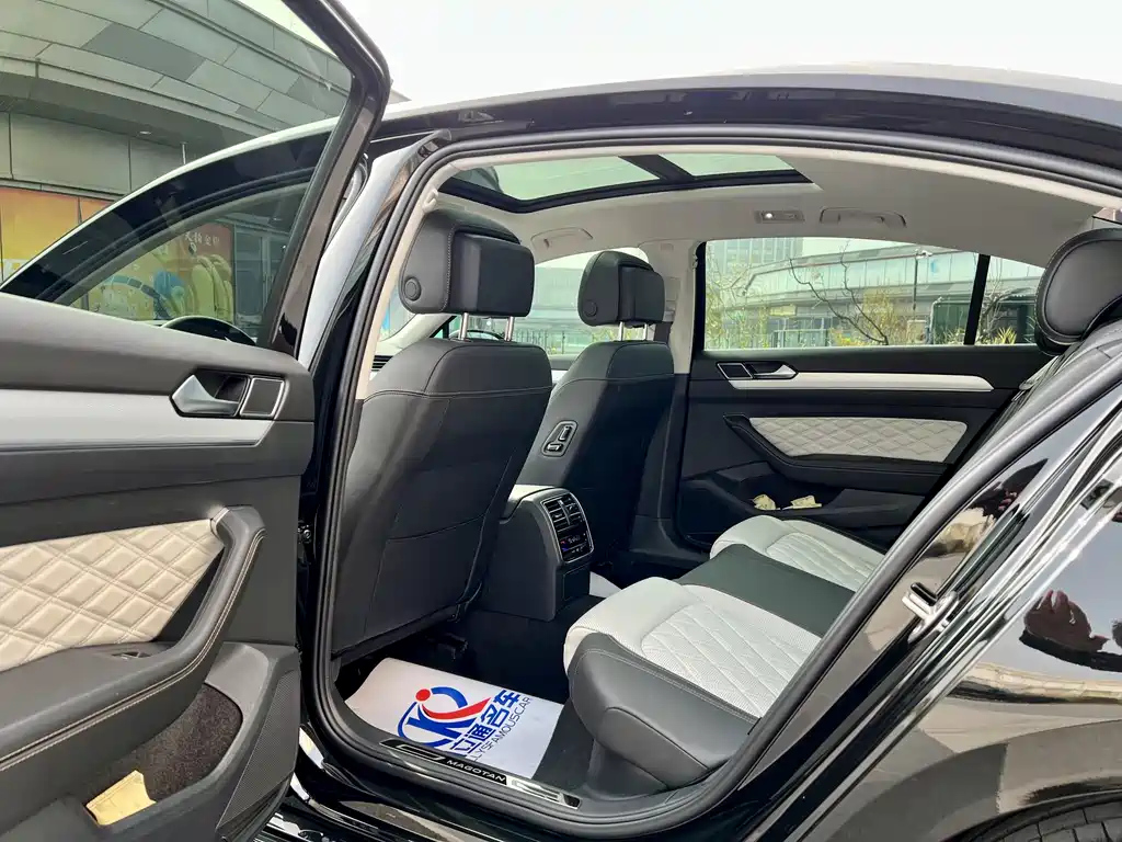 VOLKSWAGEN MAGOTAN 2025