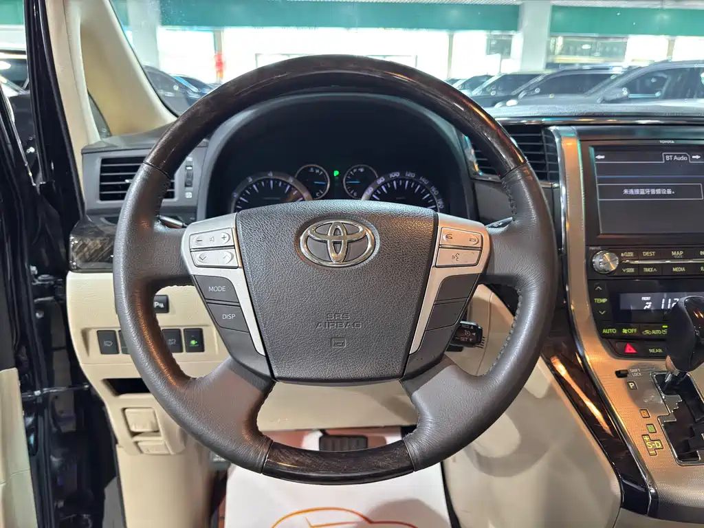 TOYOTA ALPHARD 2012