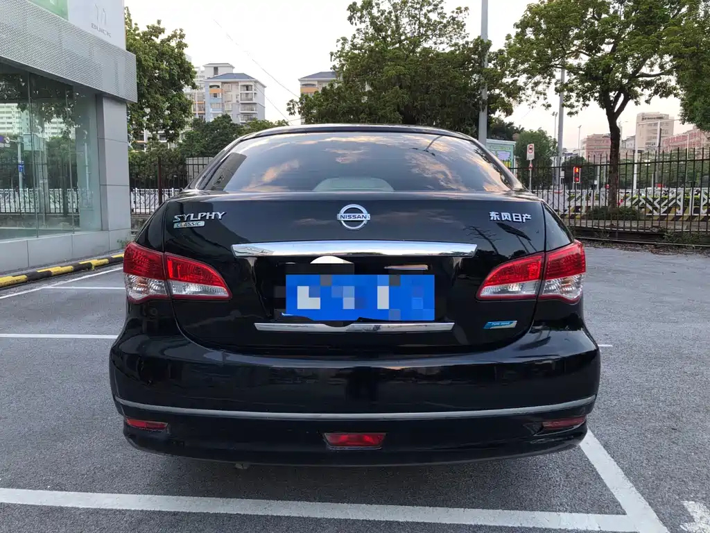 NISSAN SYLPHY 2012