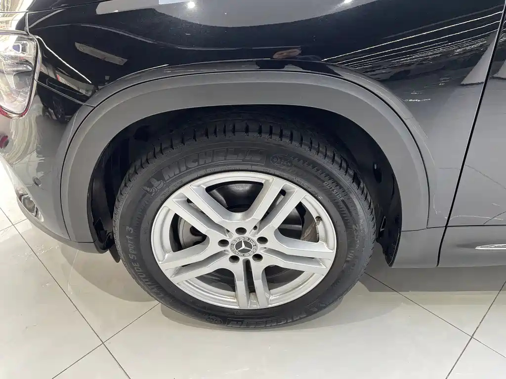 MERCEDES BENZ GLB 2023