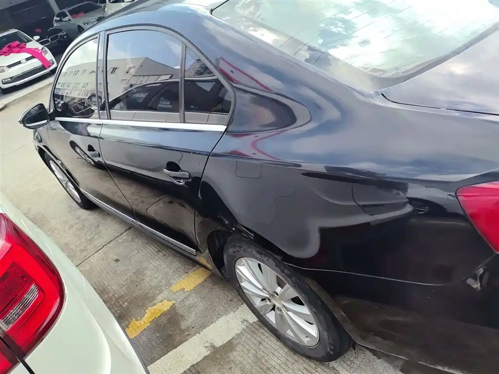VOLKSWAGEN SAGITAR 2016