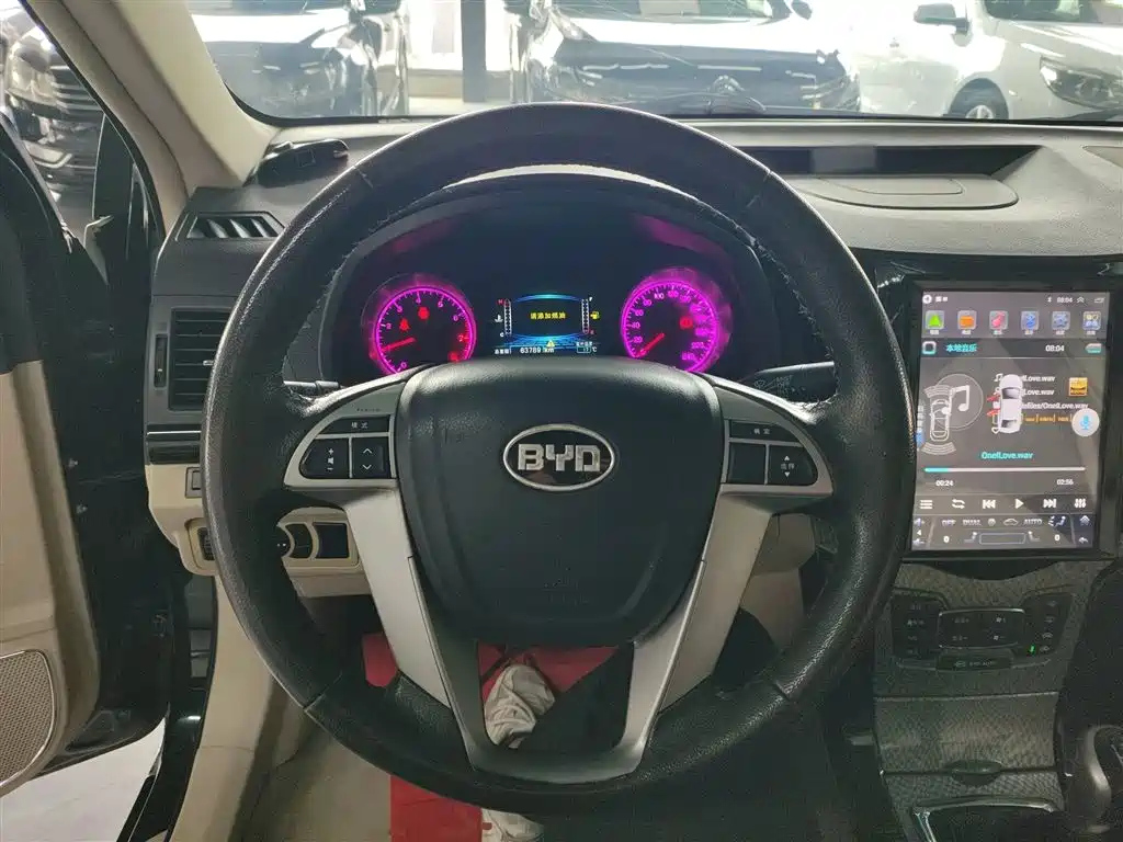 BYD SURUI 2014