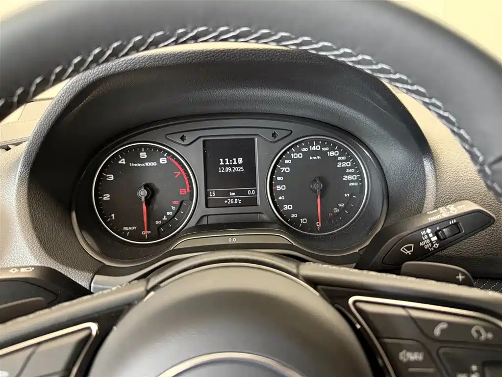 AUDI Q2L 2025