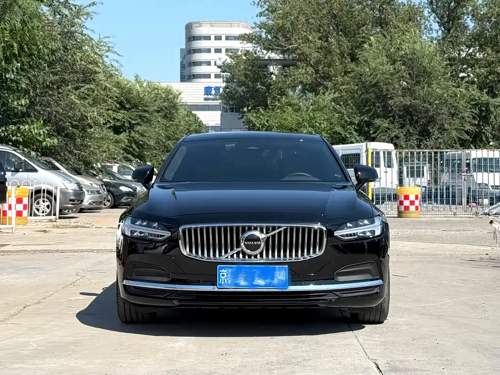 VOLVO S90 2021