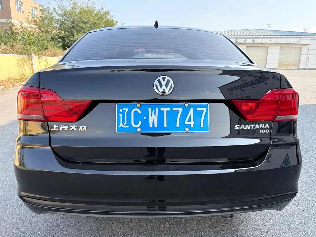 VOLKSWAGEN SANTANA 2017