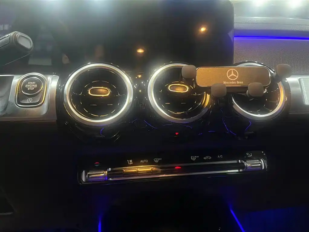 MERCEDES BENZ GLB 2025