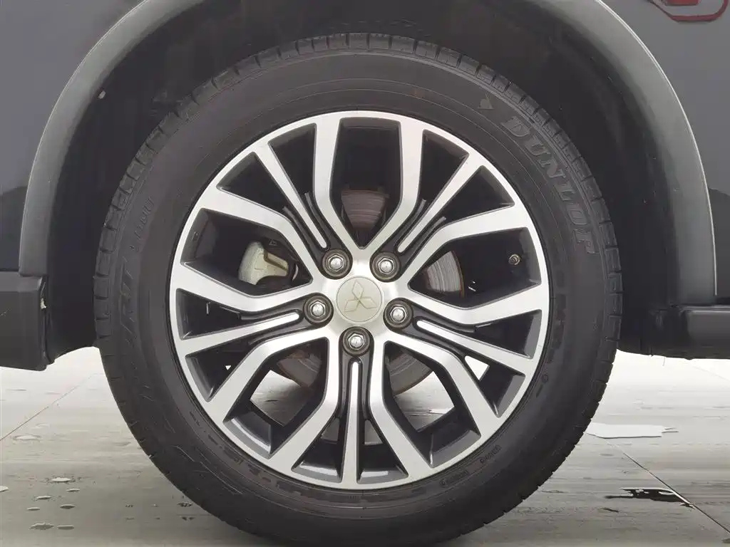 MITSUBISHI OUTLANDER 2018