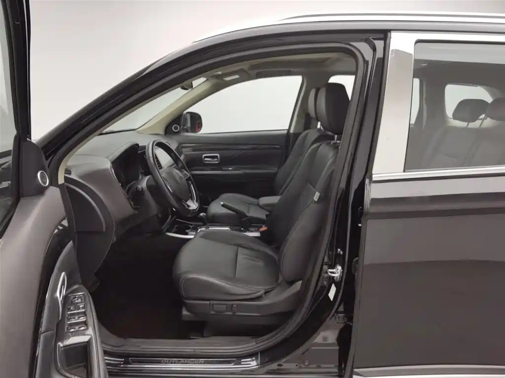 MITSUBISHI OUTLANDER 2018