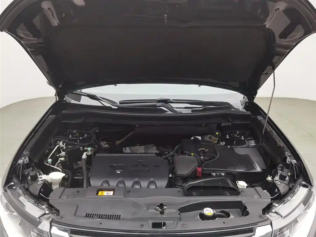 MITSUBISHI OUTLANDER 2018