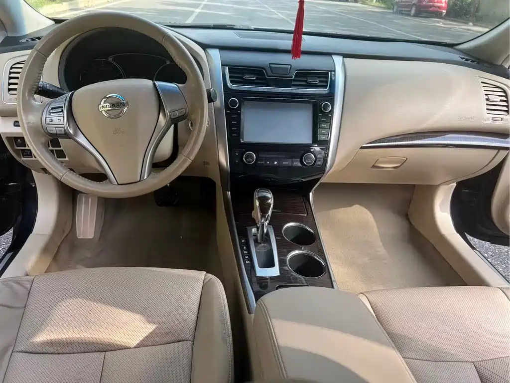 NISSAN TEANA 2014