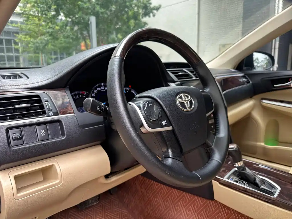 TOYOTA CAMRY 2016