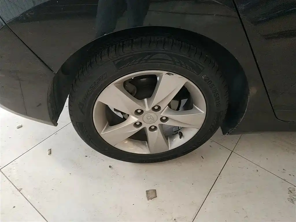 HYUNDAI ELANTRA 2012