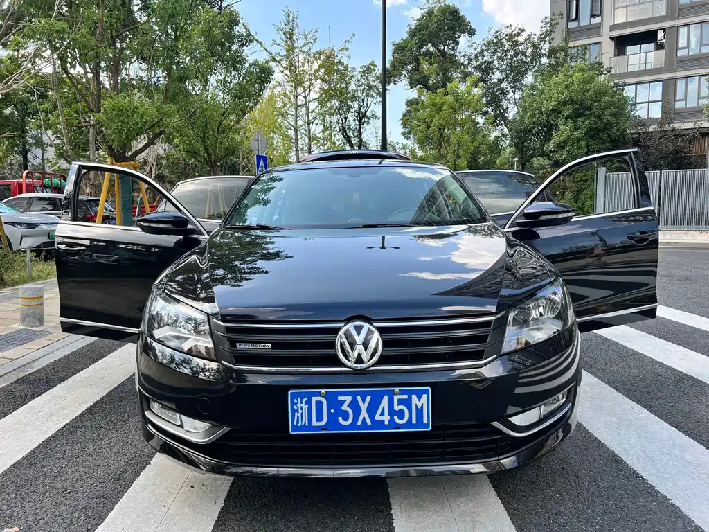 VOLKSWAGEN PASSAT 2014