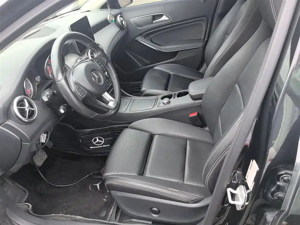 MERCEDES BENZ GLA 2017