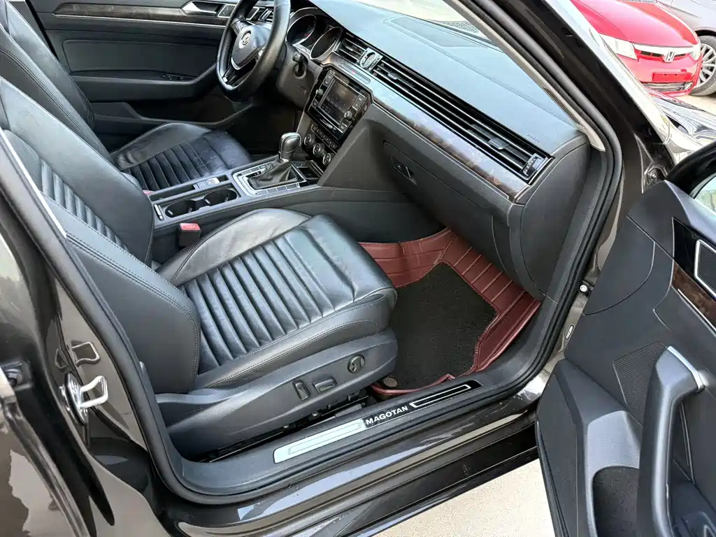 VOLKSWAGEN MAGOTAN 2018