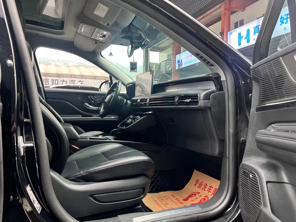 LINCOLN ADVENTURER 2020