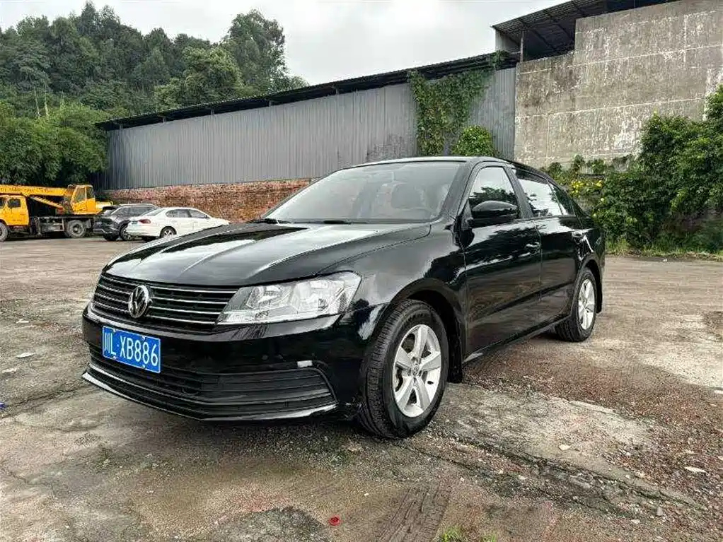 VOLKSWAGEN LAVIDA 2015